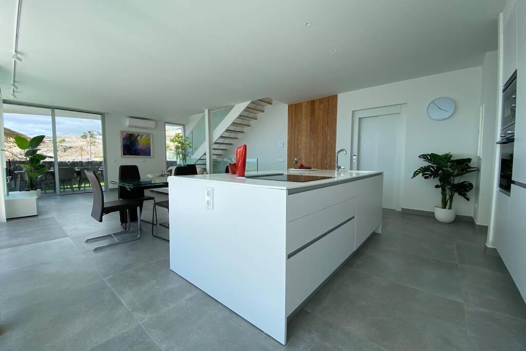 Luxury Villa - New Building With Panoramic Sea View Costa Adeje  ภายนอก รูปภาพ